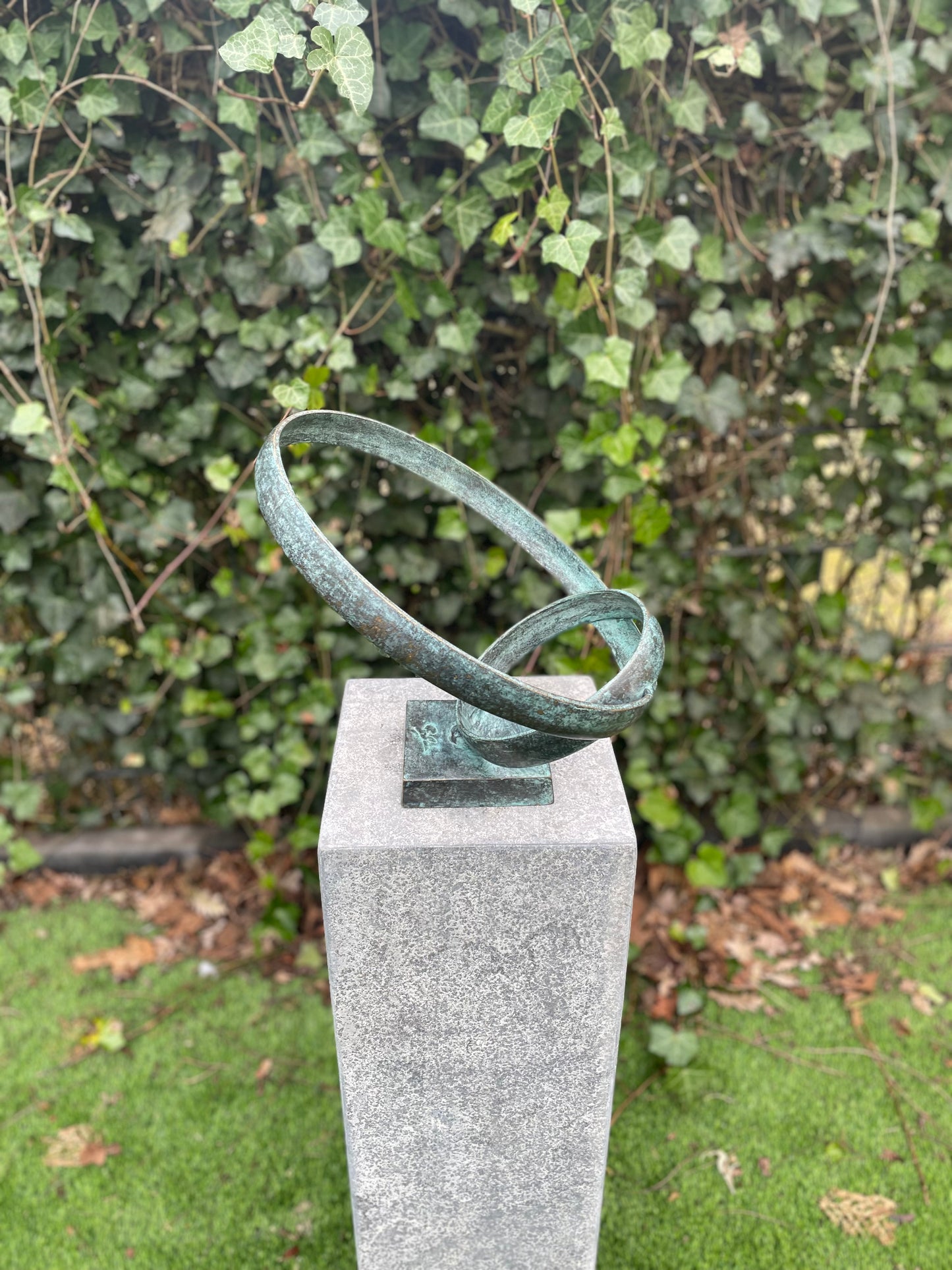 Celestial Rings – Bronze Sculpture. 30x35x30cm - 2.9Kg