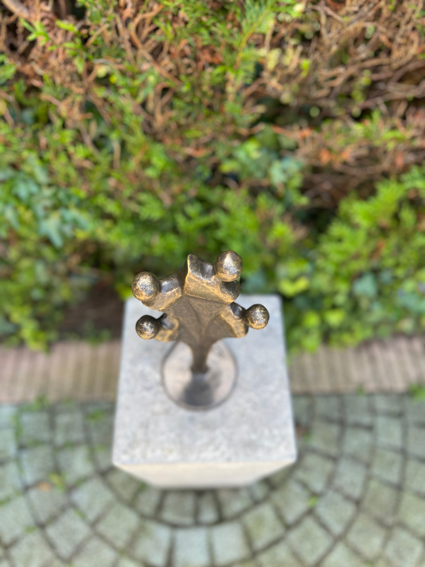 Family Unity – Bronze Sculpture. 11x11x33cm - 1.7Kg