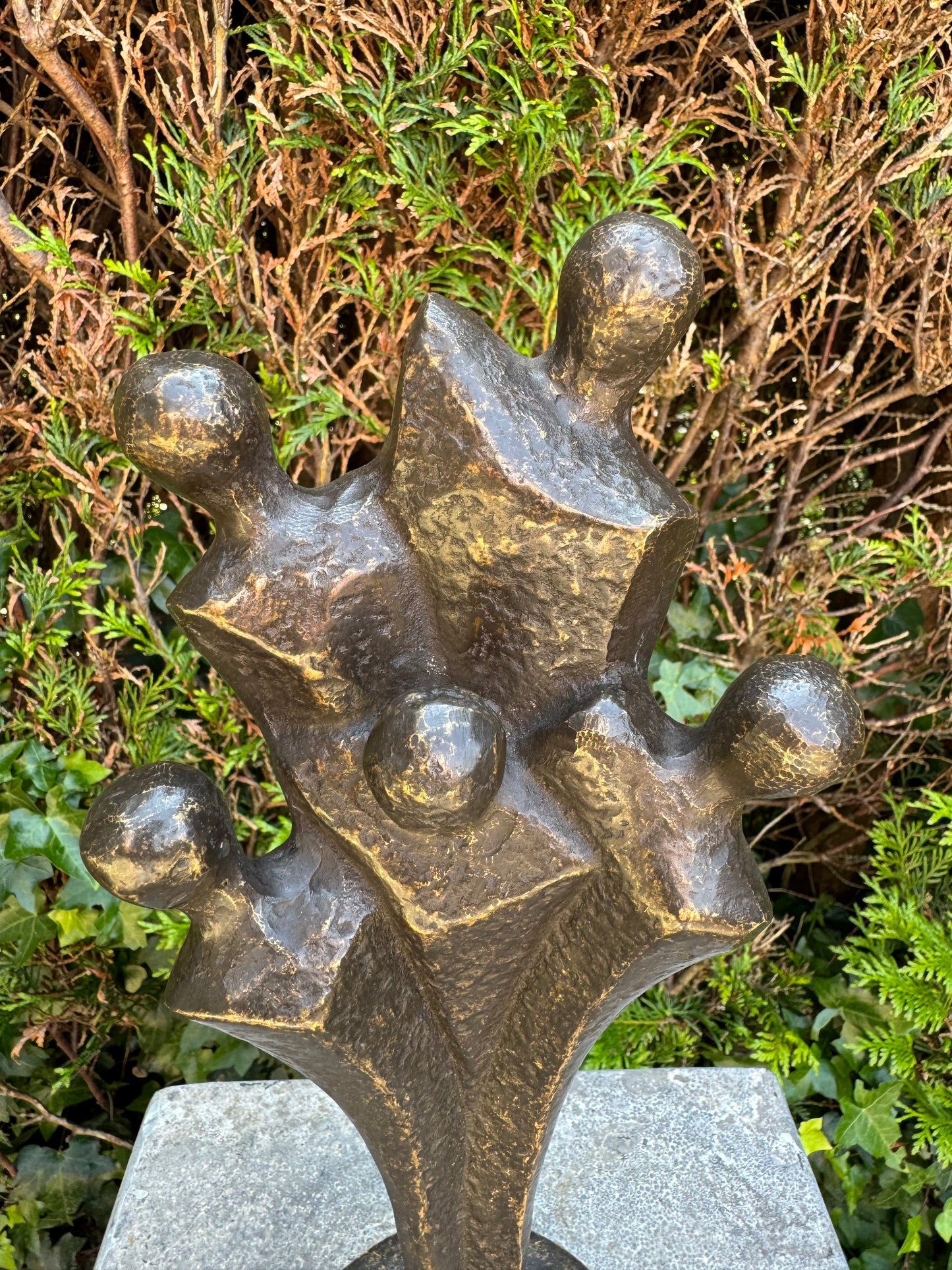 Family Roots – Bronze Sculpture. 12x11x33cm - 2Kg