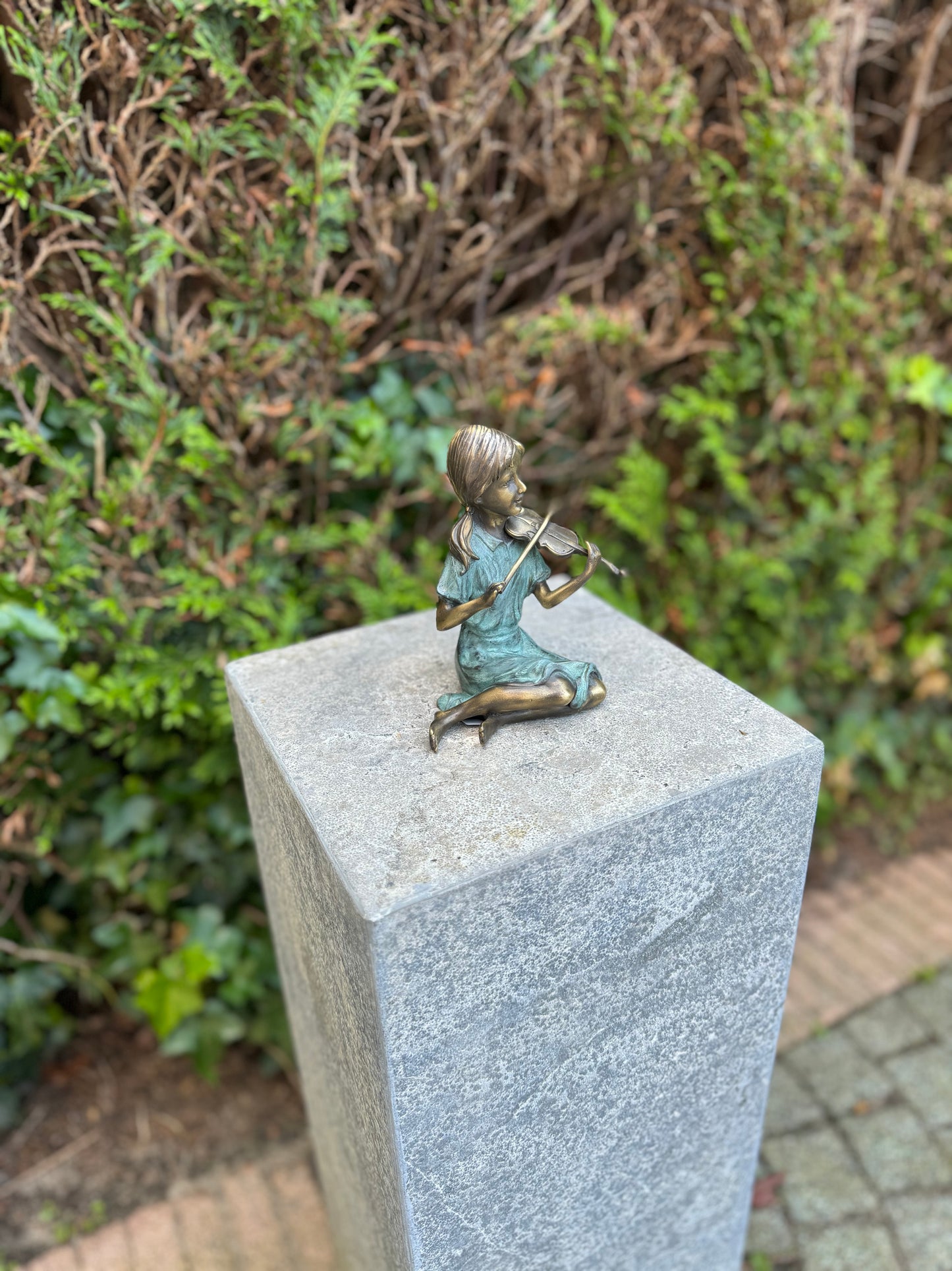 Girl Playing Violin – Bronze Sculpture. 12x9x15cm - 0.9Kg