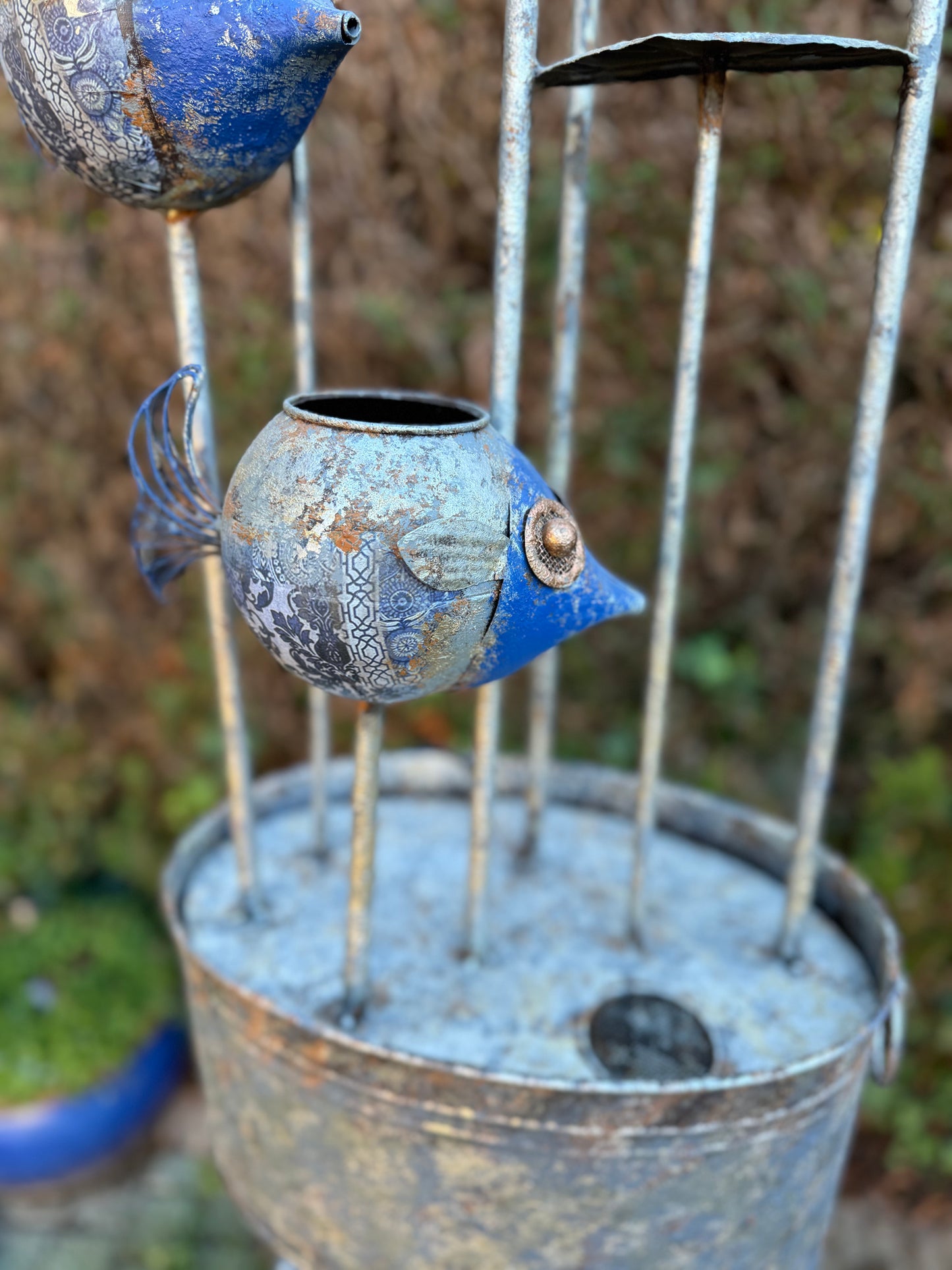 Swimming Fish – Iron Sculpture. 47x47x82cm - 5.1Kg