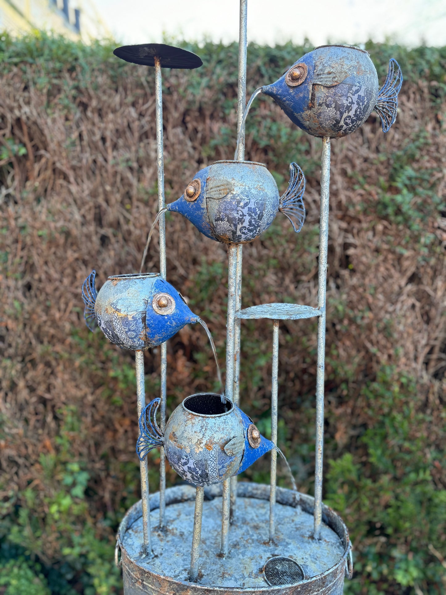 Swimming Fish – Iron Sculpture. 47x47x82cm - 5.1Kg