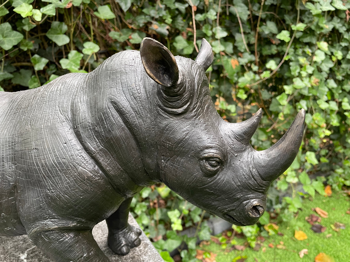 Powerful Rhino – Bronze Sculpture. 51x16x27cm - 8.7Kg