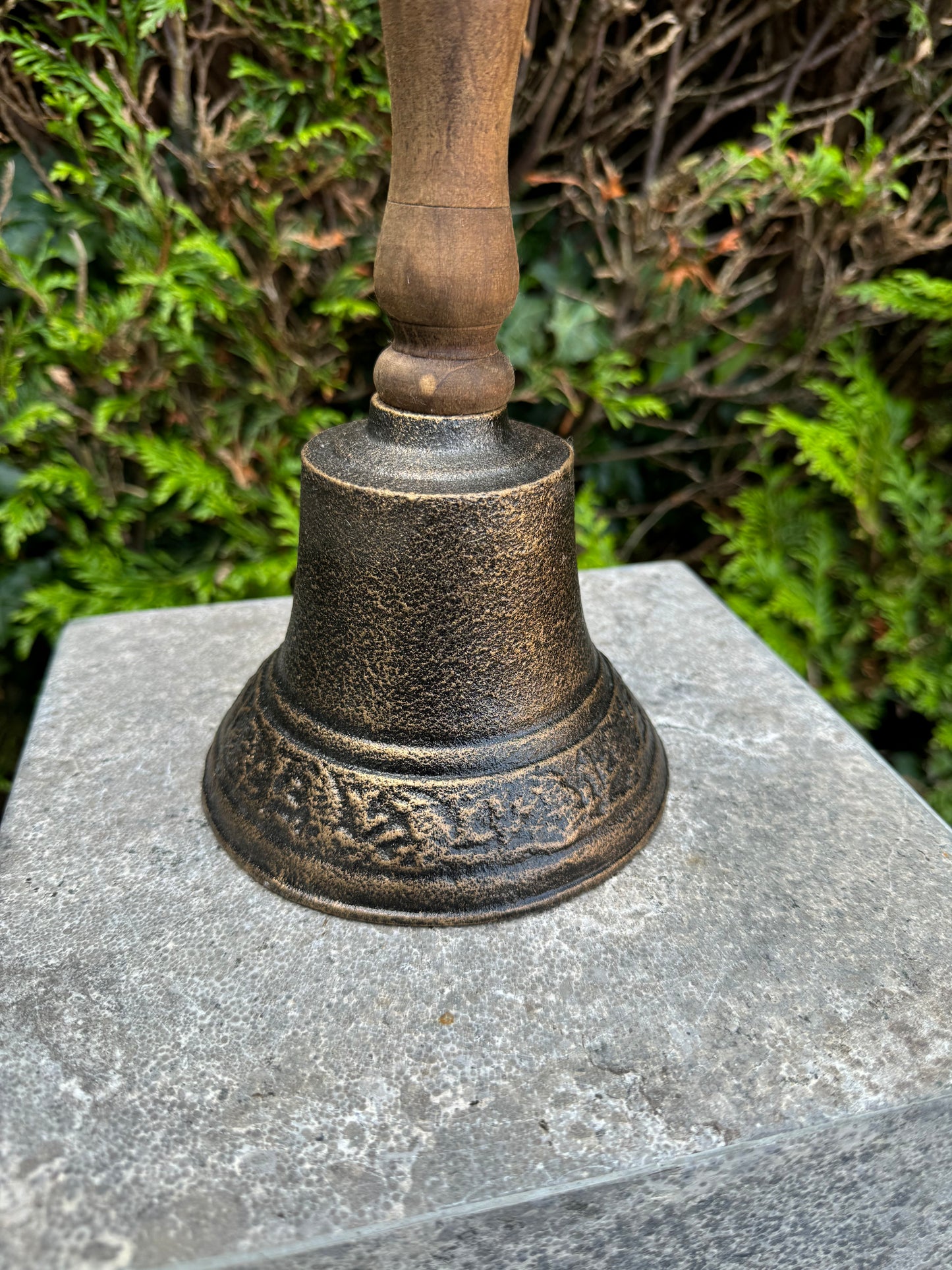 Hand Bell – Iron Sculpture. 13x14x28cm - 1.4Kg