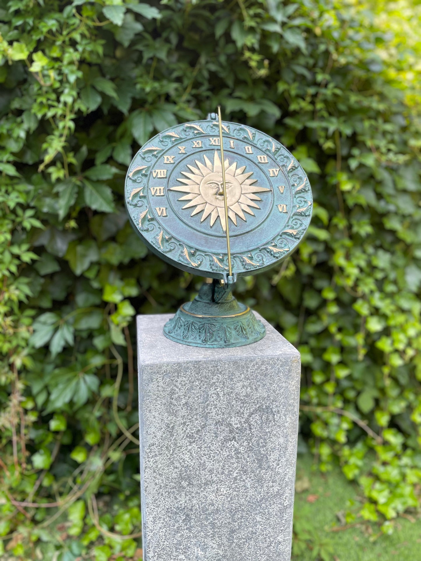 Solar Gaze – Bronze Sculpture. 25x25x30cm - 6.2Kg