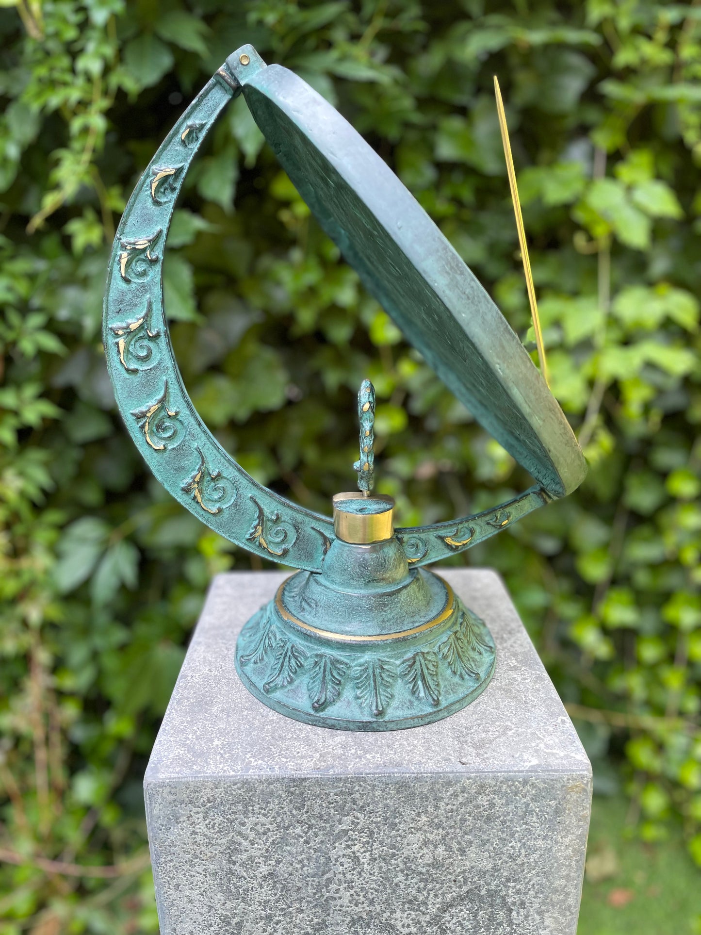 Solar Gaze – Bronze Sculpture. 25x25x30cm - 6.2Kg