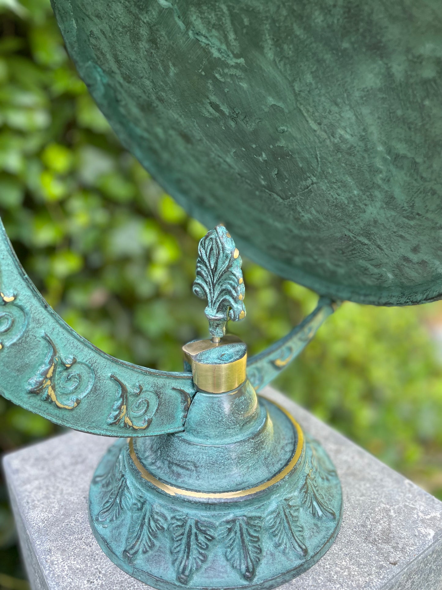 Solar Gaze – Bronze Sculpture. 25x25x30cm - 6.2Kg