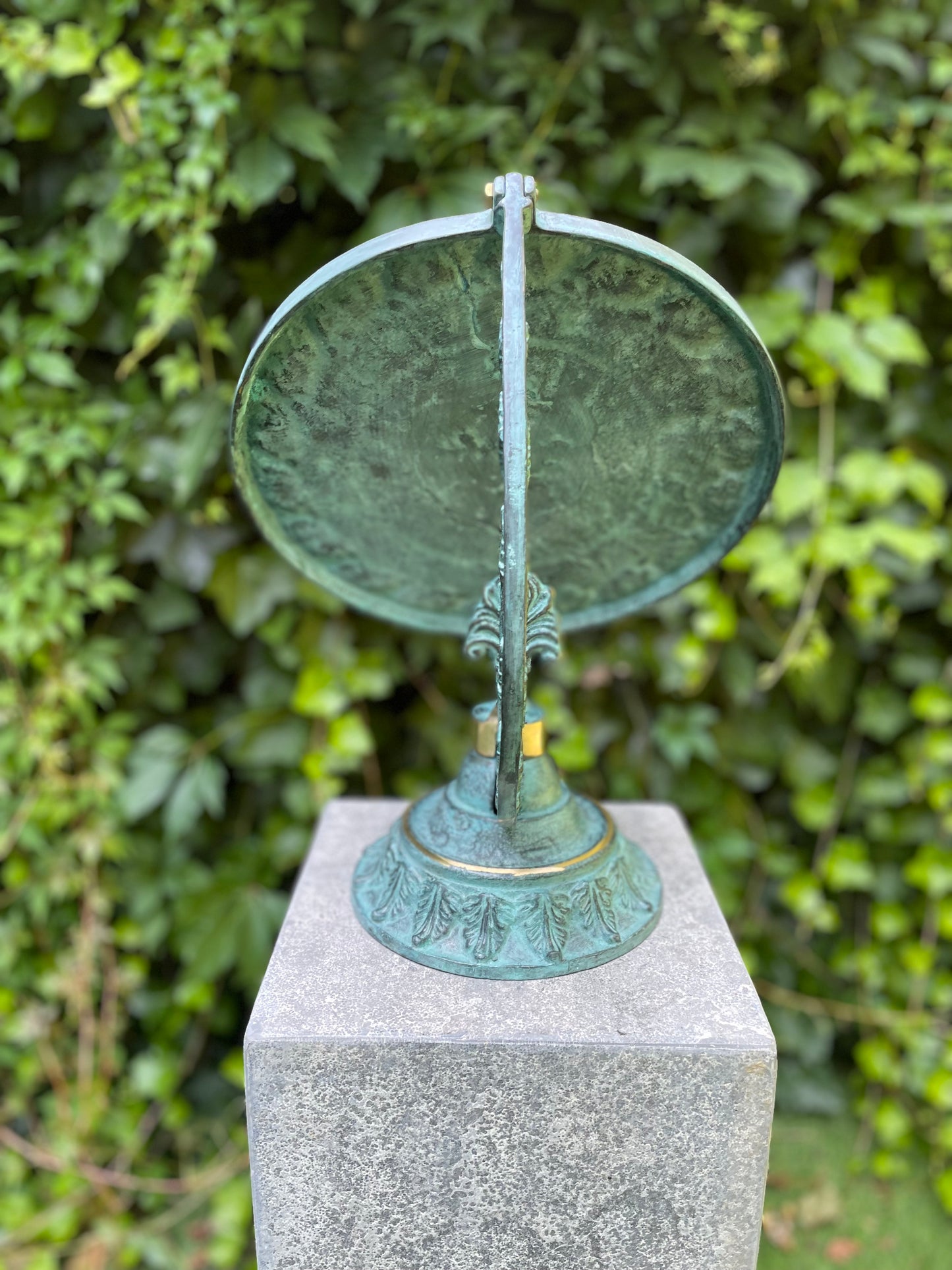 Solar Gaze – Bronze Sculpture. 25x25x30cm - 6.2Kg