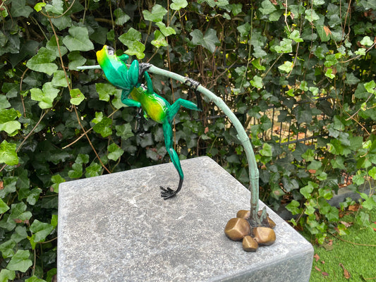 Balancing Frogs – Bronze Sculpture. 34x9x21cm