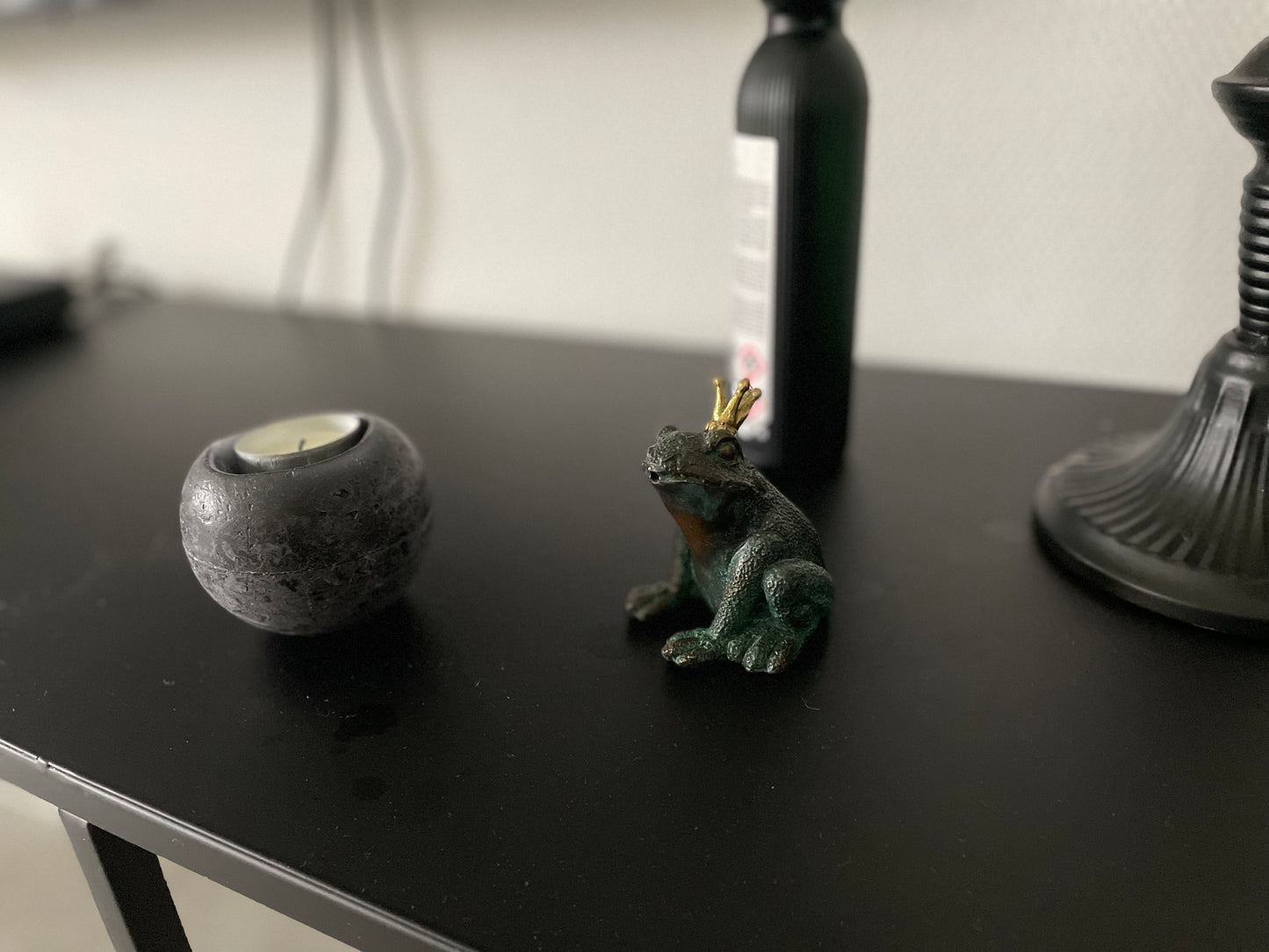 Mini Frog King – Bronze Sculpture. 8x7x7cm - 0.3Kg