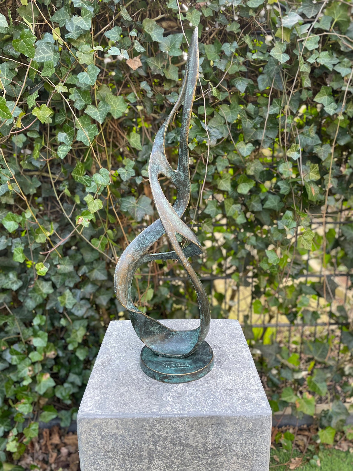 Flowing Form – Bronze Sculpture. 15x12x49cm - 1.7Kg