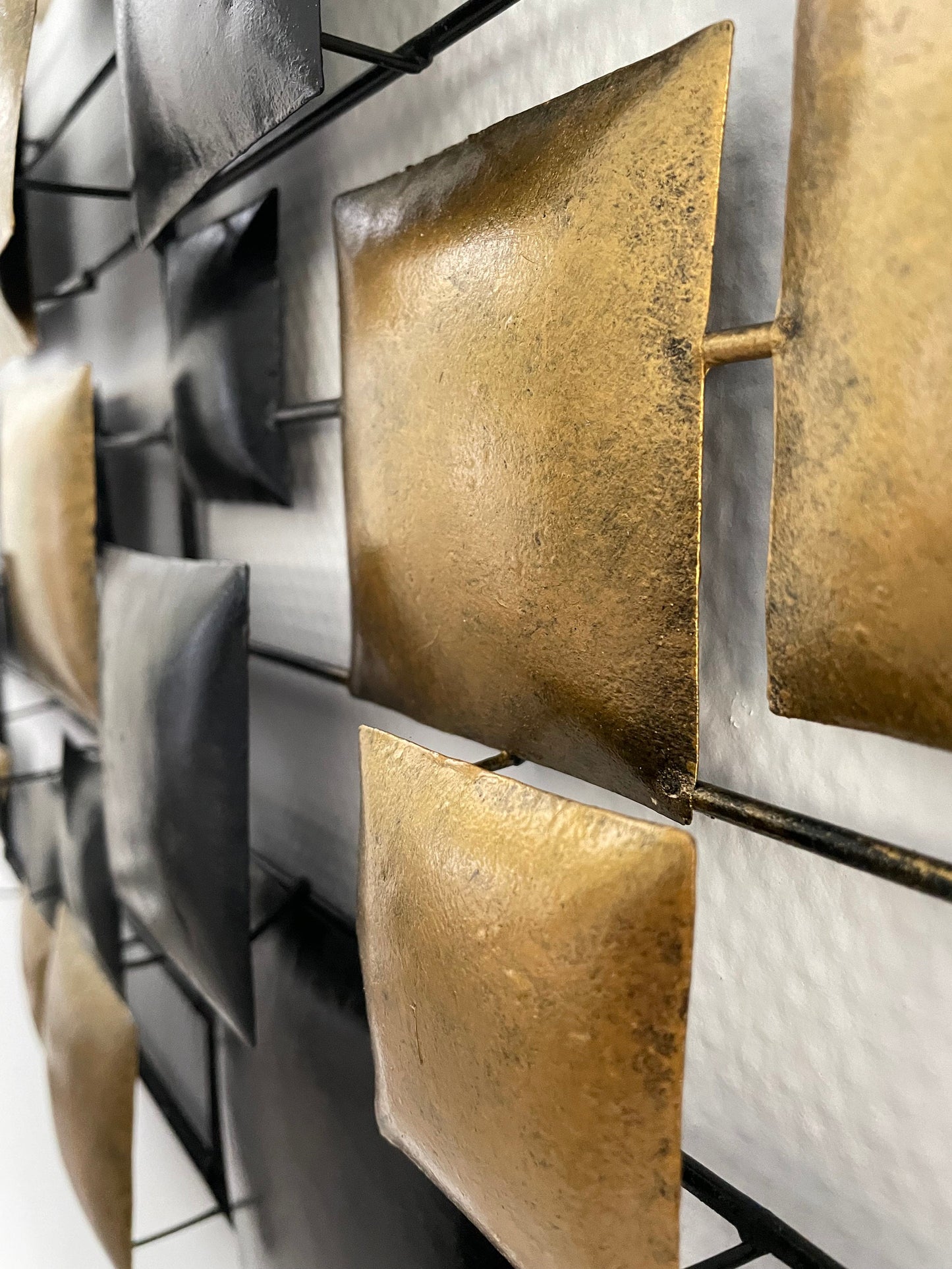 Geometric Flow – Iron Sculpture. 70x5x70cm