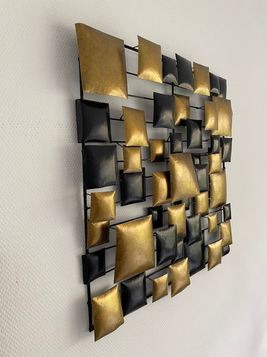 Geometric Flow – Iron Sculpture. 70x5x70cm