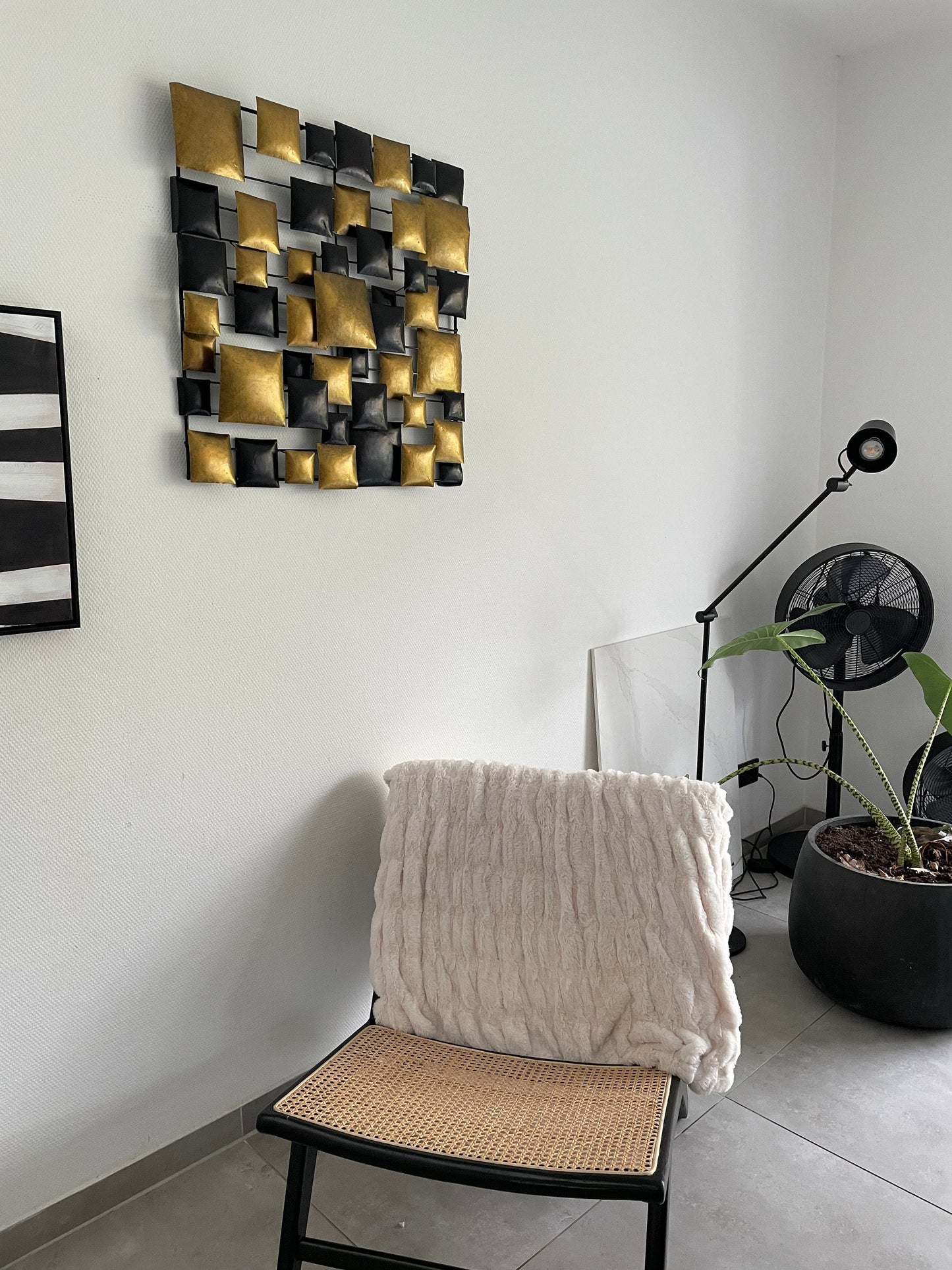 Geometric Flow – Iron Sculpture. 70x5x70cm