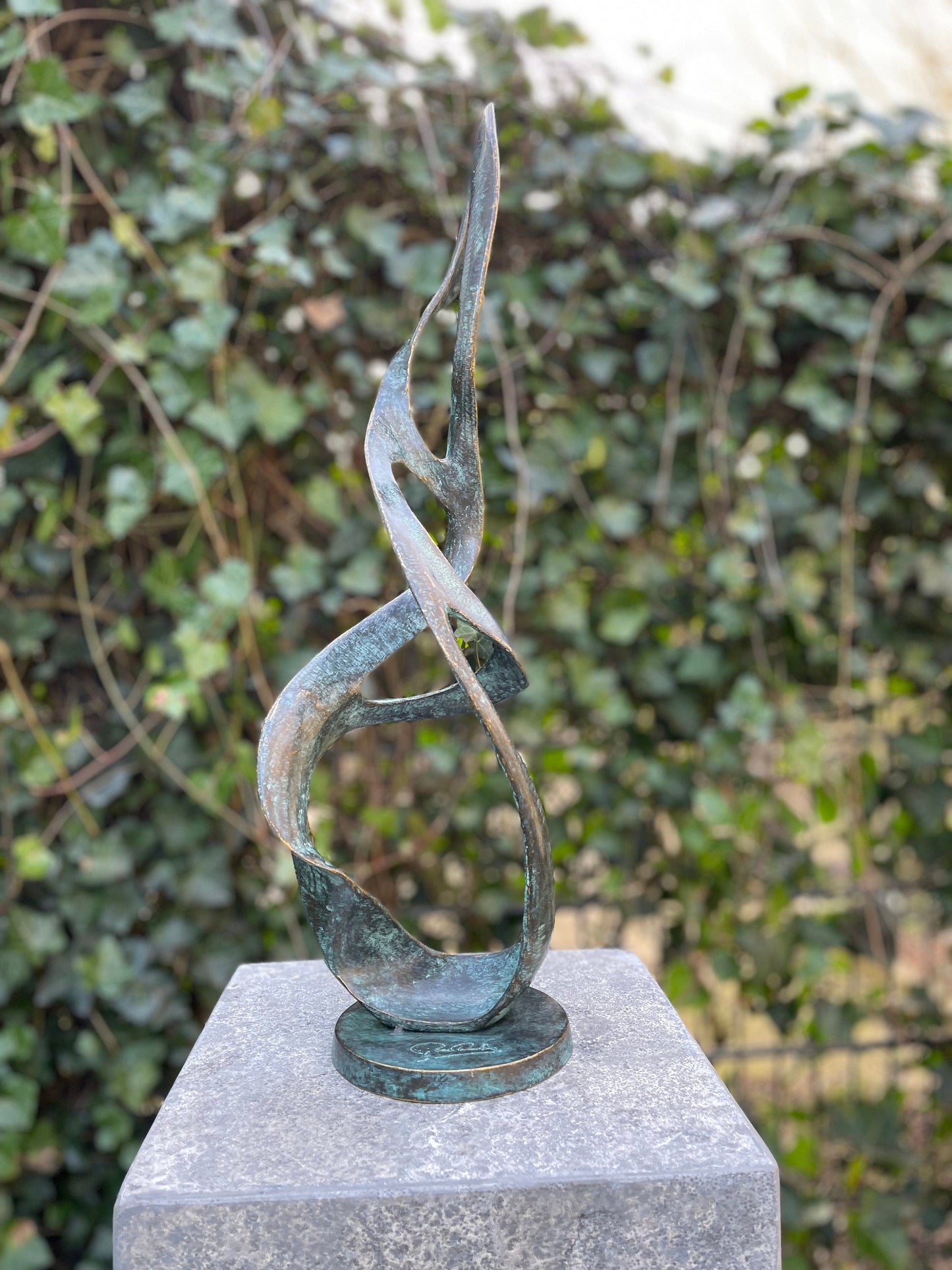 Flowing Form – Bronze Sculpture. 15x12x49cm - 1.7Kg
