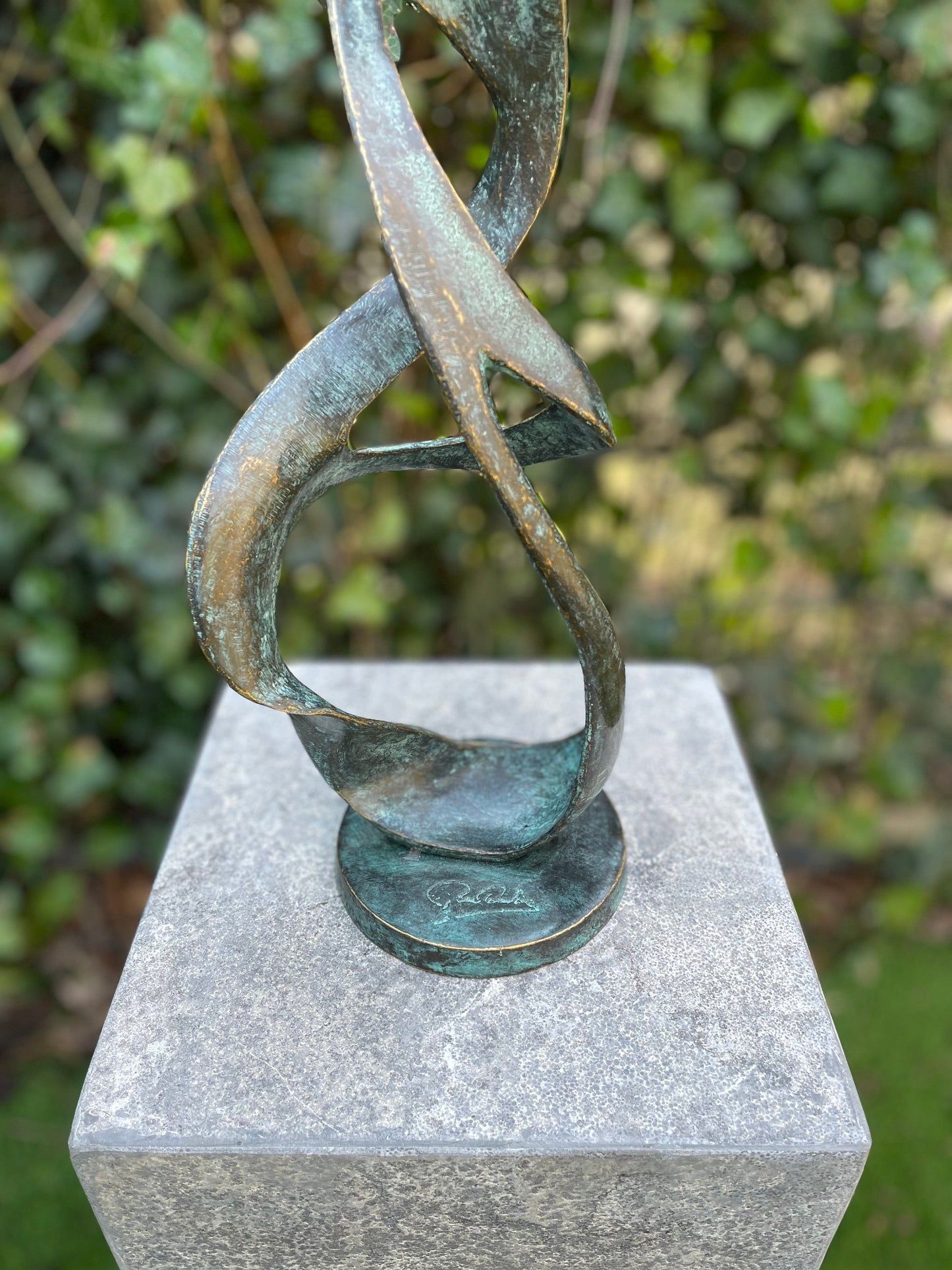 Flowing Form – Bronze Sculpture. 15x12x49cm - 1.7Kg