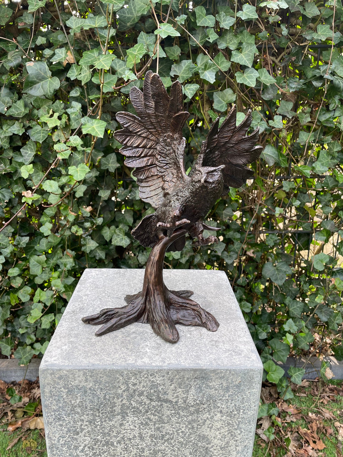 Majestic Owl in Flight – Bronze Sculpture. 19x23x30cm - 3Kg
