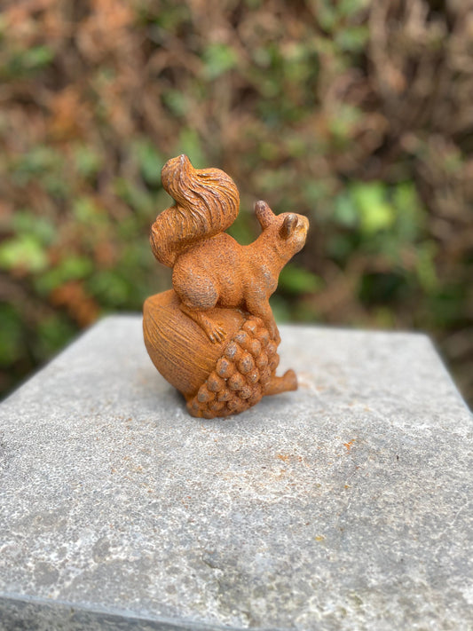 Squirrel on Acorn – Iron Sculpture. 13x6x8cm - 2.1Kg