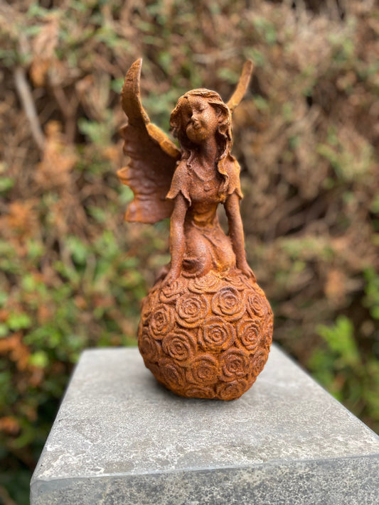 Fairy on Roses – Iron Sculpture. 31x13x13cm - 4.3Kg