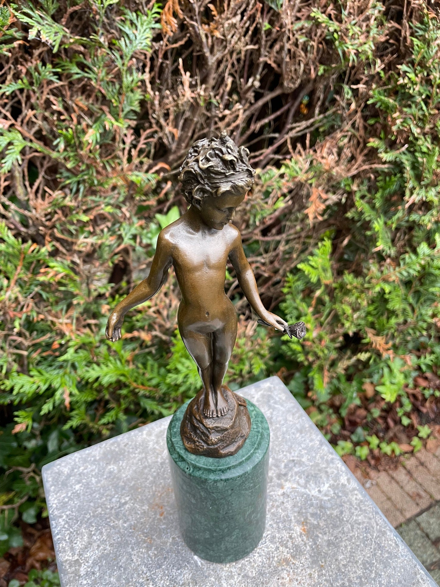 Rose in Hand – Bronze Sculpture. 31x7x9cm - 1.7Kg