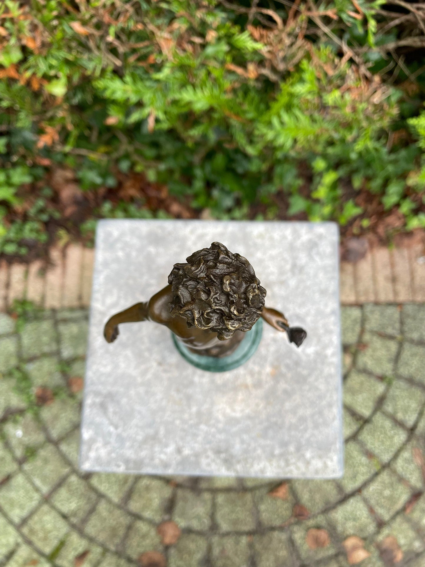 Rose in Hand – Bronze Sculpture. 31x7x9cm - 1.7Kg
