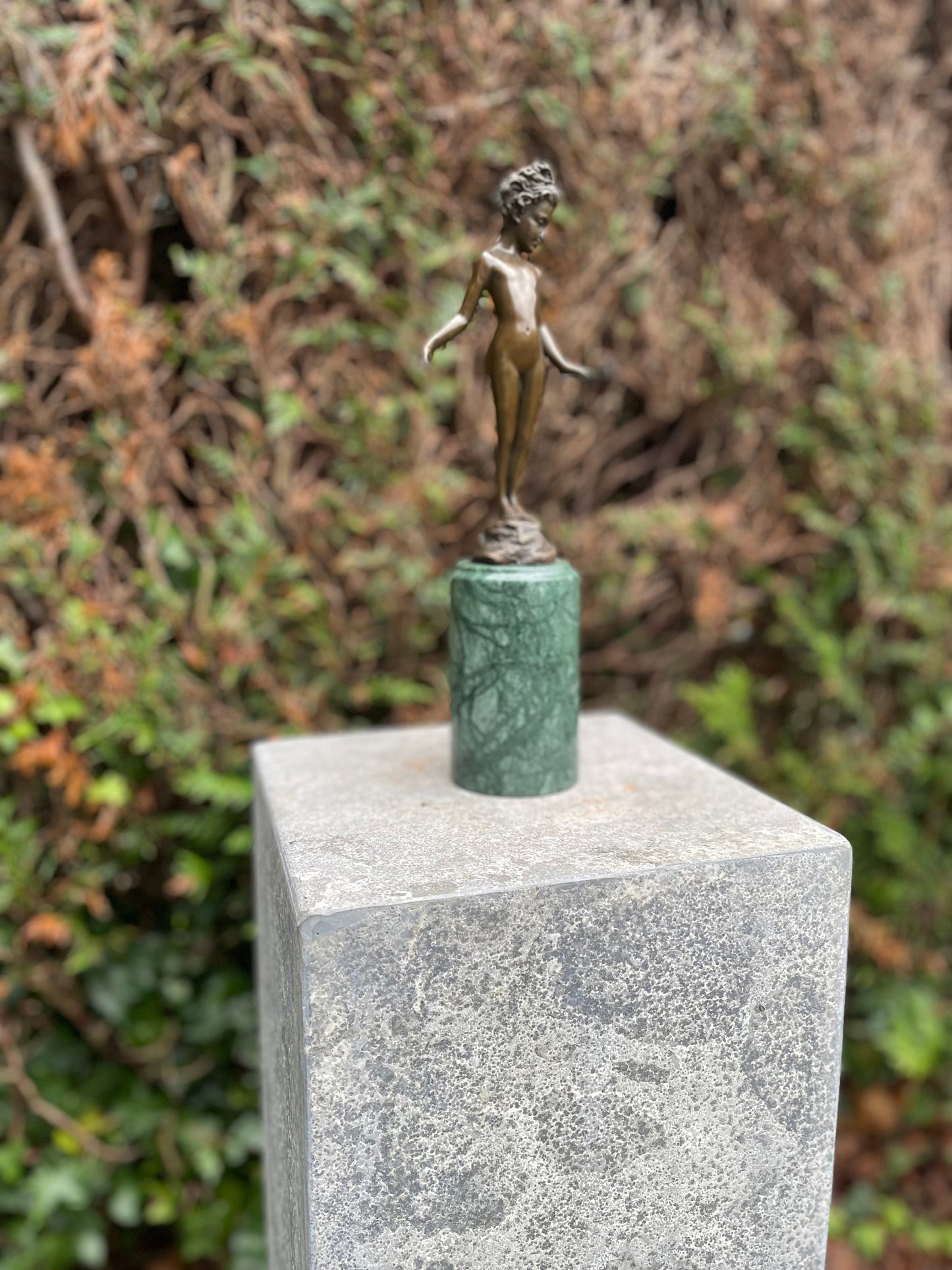 Rose in Hand – Bronze Sculpture. 31x7x9cm - 1.7Kg