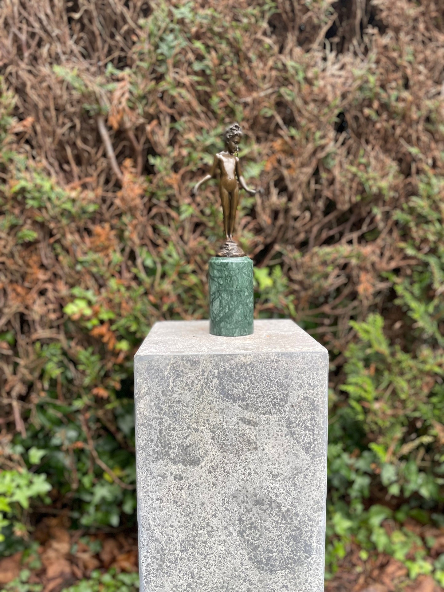 Rose in Hand – Bronze Sculpture. 31x7x9cm - 1.7Kg