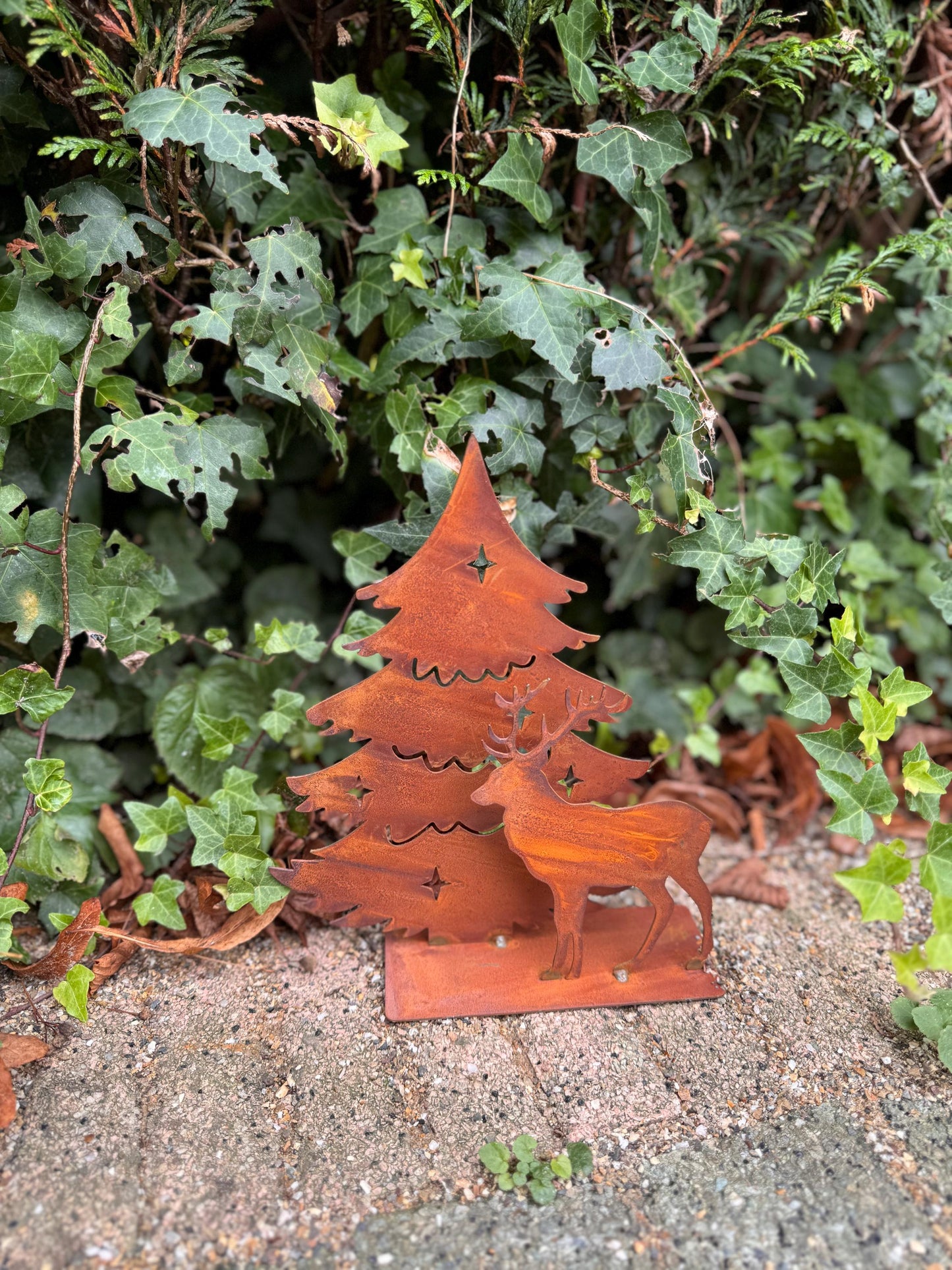 Winter Deer Scene – Iron Sculpture. 21x6x25cm