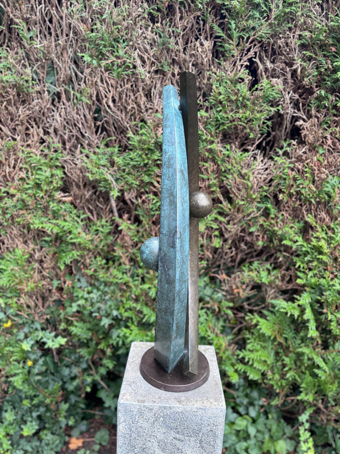 Orbital Harmony – Bronze Sculpture. 36x20x75cm - 11Kg