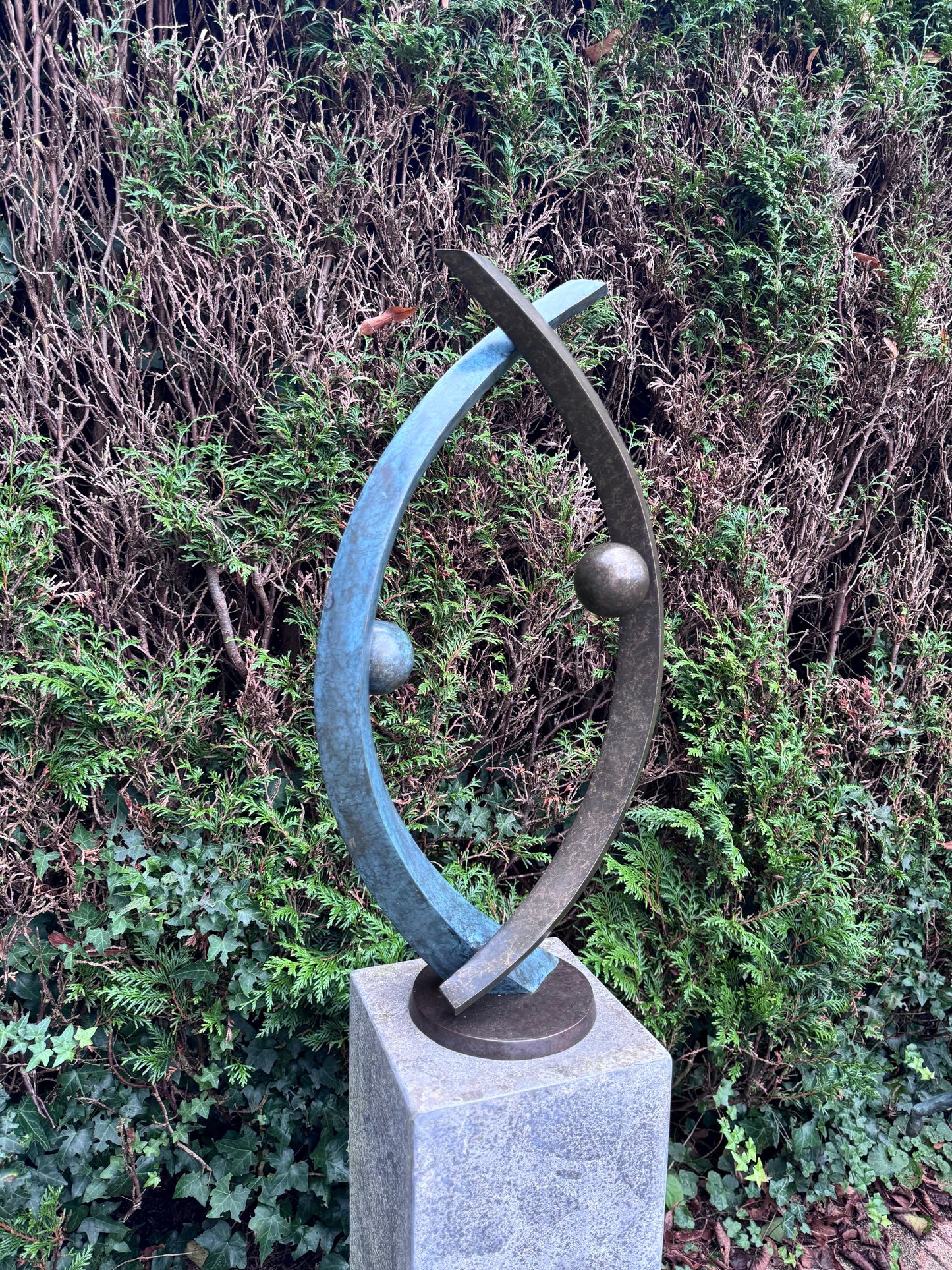 Orbital Harmony – Bronze Sculpture. 36x20x75cm - 11Kg