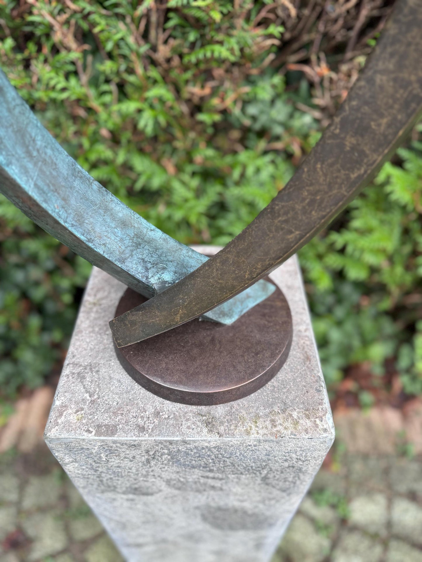 Orbital Harmony – Bronze Sculpture. 36x20x75cm - 11Kg