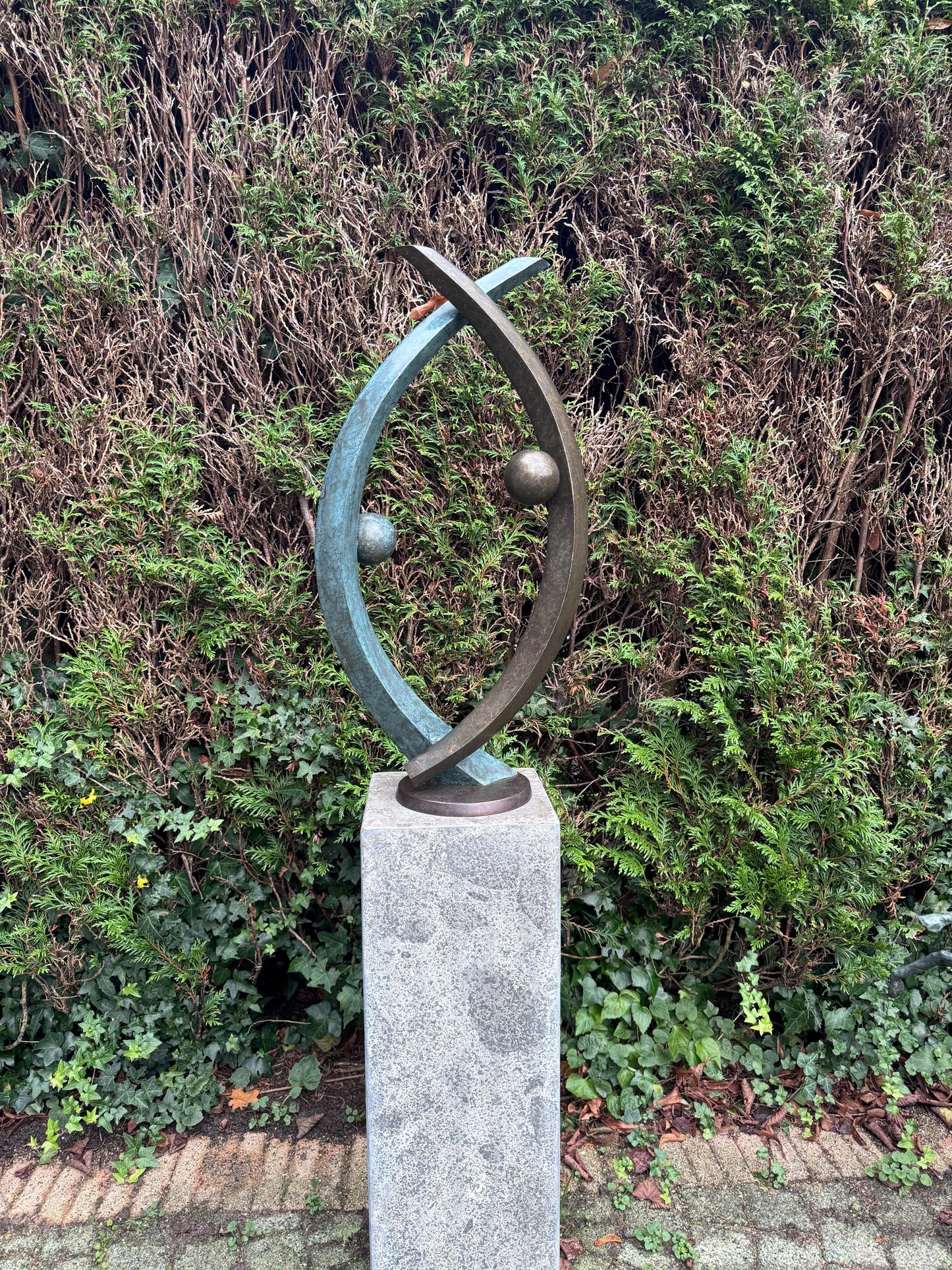 Orbital Harmony – Bronze Sculpture. 36x20x75cm - 11Kg