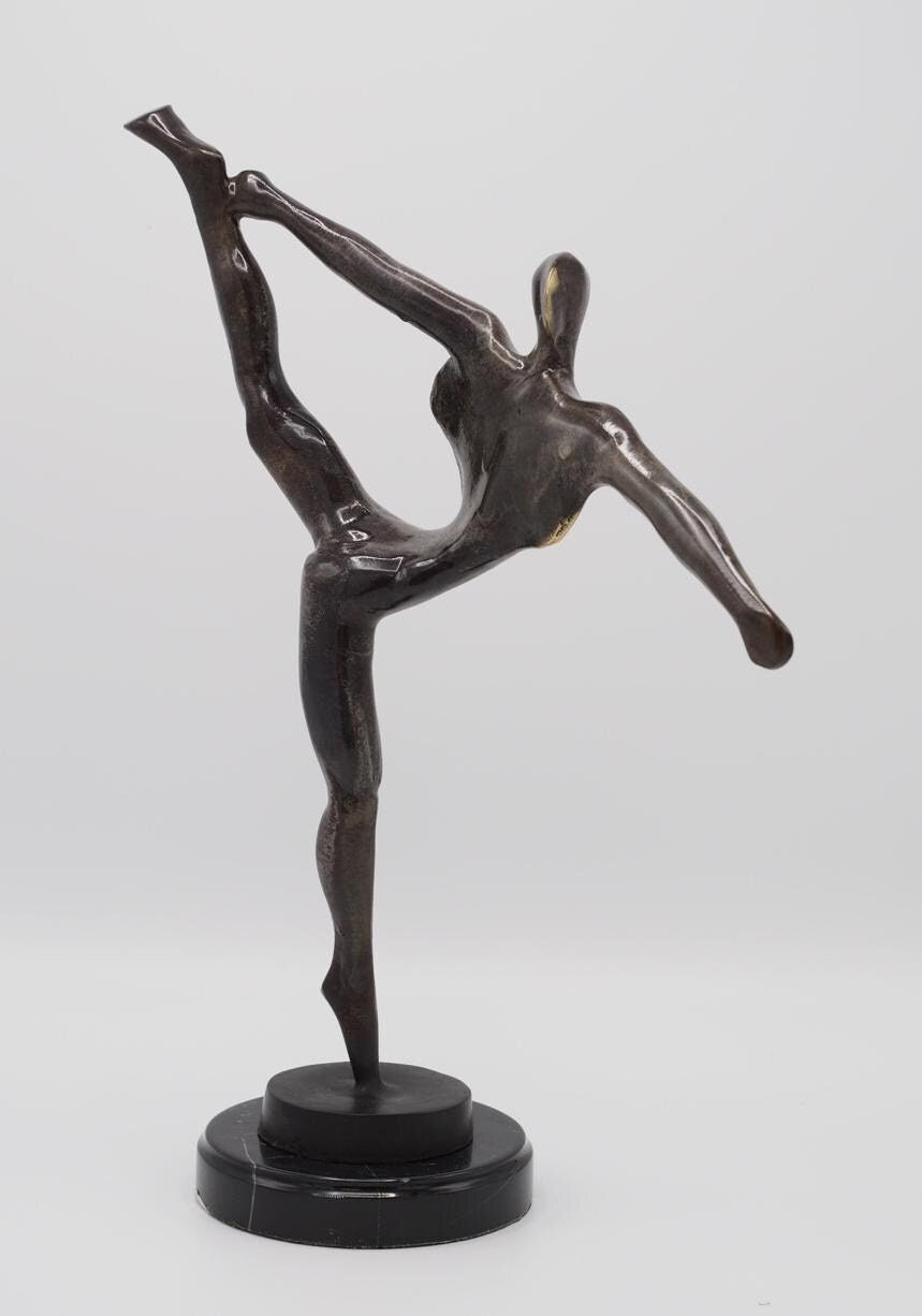 Poised Dancer – Bronze Sculpture. 34x15x42cm - 5Kg