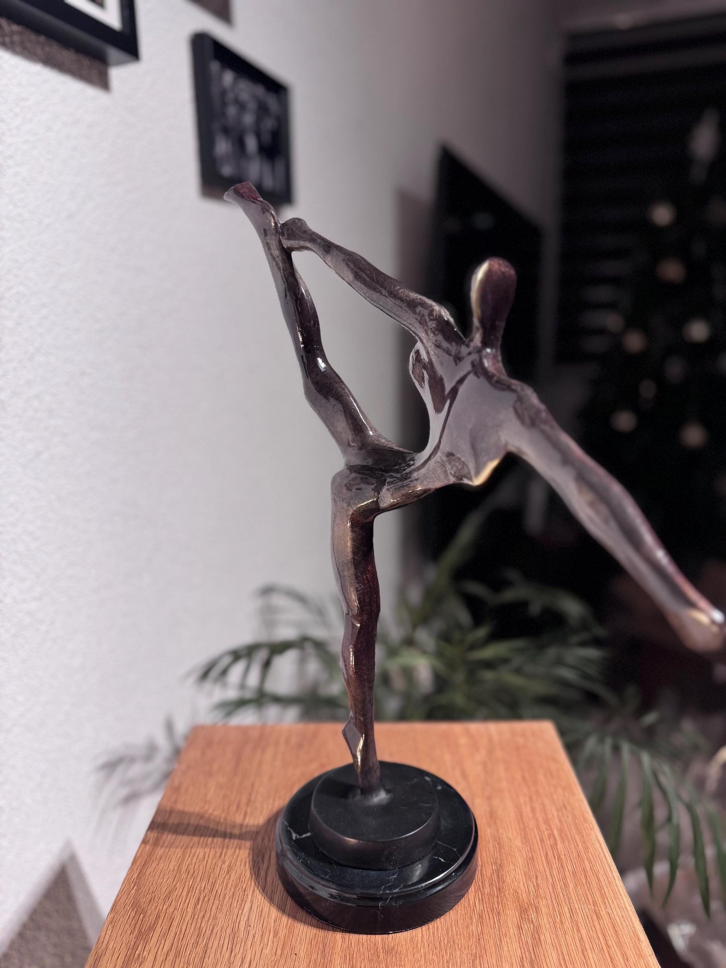 Poised Dancer – Bronze Sculpture. 34x15x42cm - 5Kg