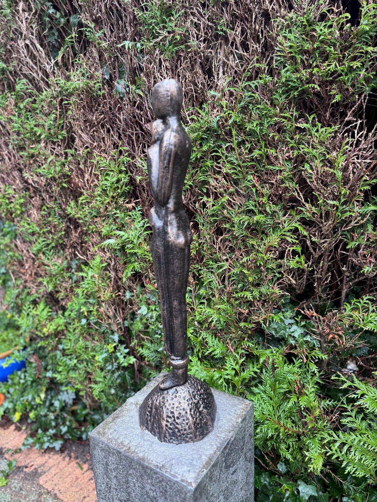 Timeless Embrace – Iron Sculpture. 65x16x16cm - 7Kg