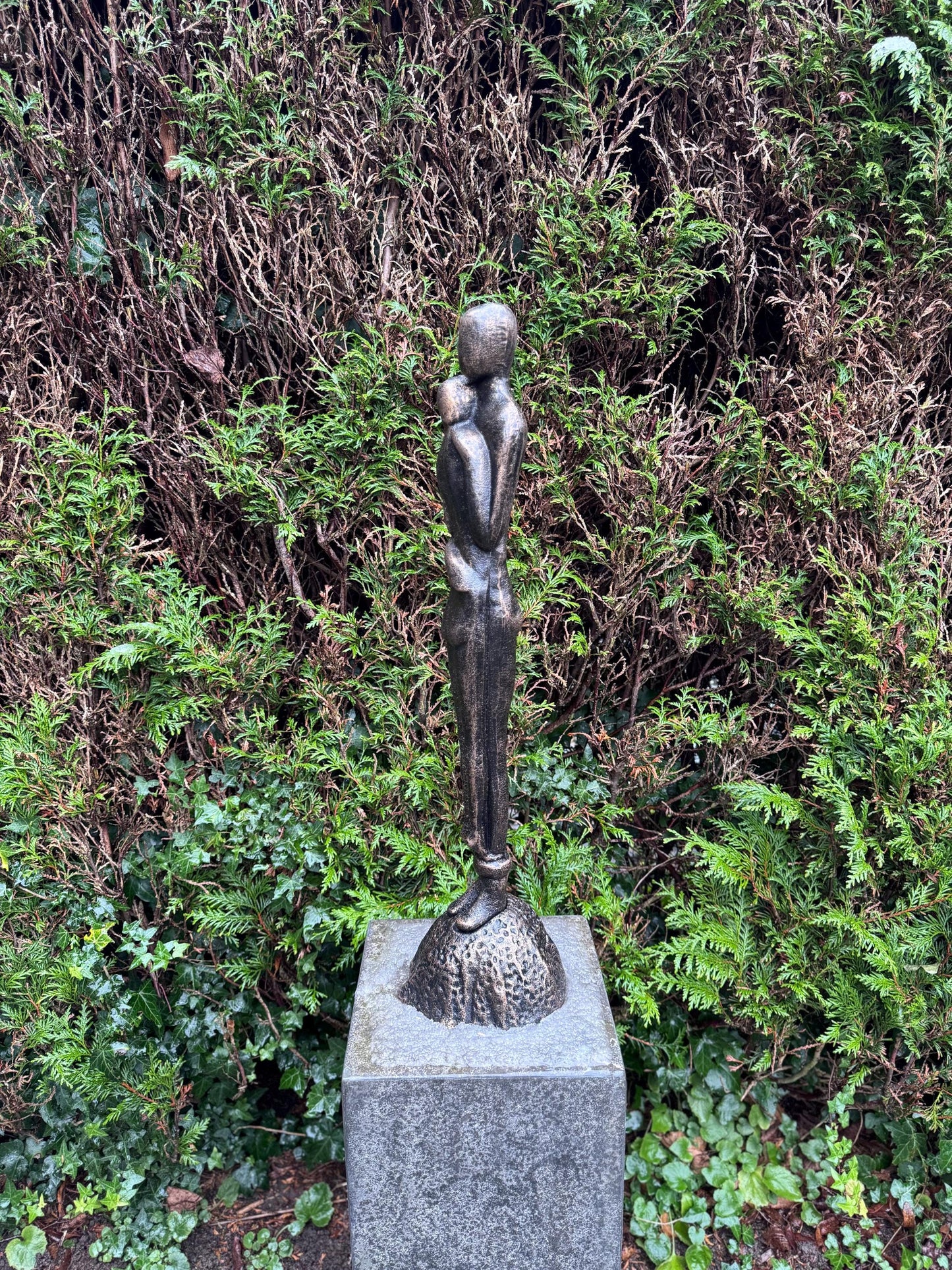 Timeless Embrace – Iron Sculpture. 65x16x16cm - 7Kg