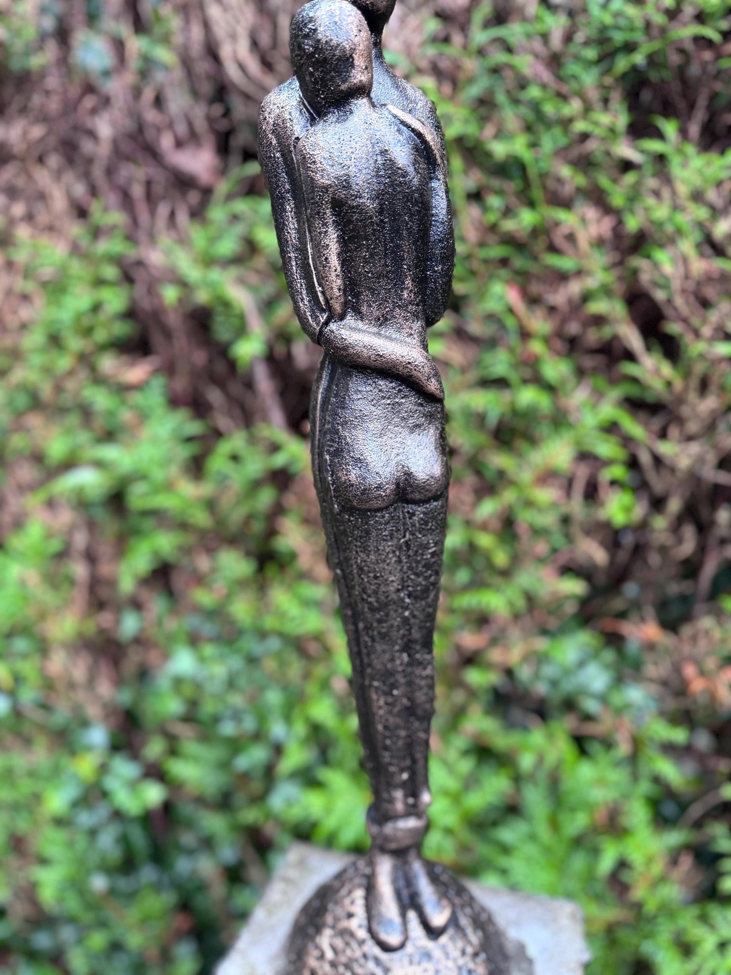 Timeless Embrace – Iron Sculpture. 65x16x16cm - 7Kg