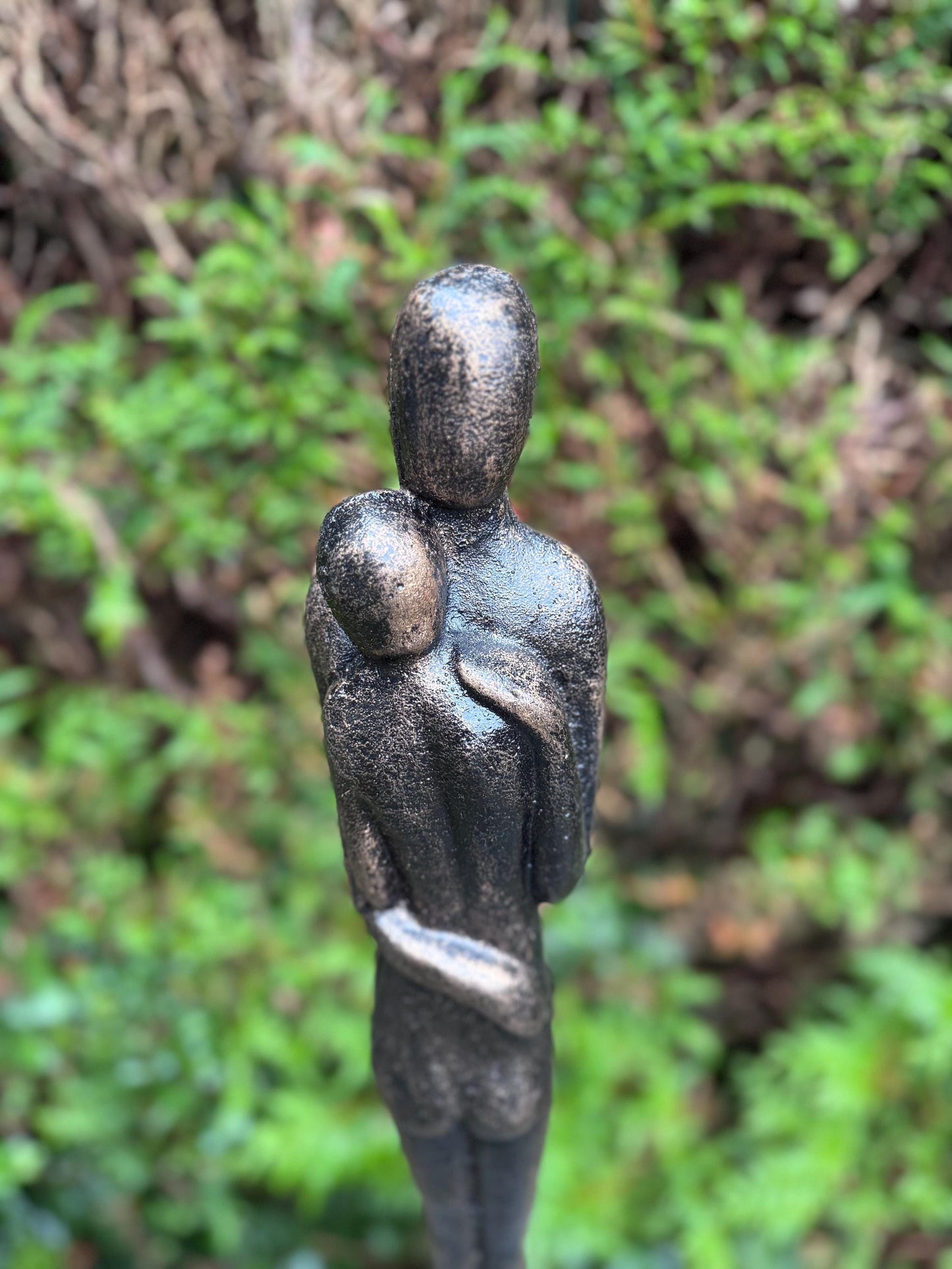 Timeless Embrace – Iron Sculpture. 65x16x16cm - 7Kg