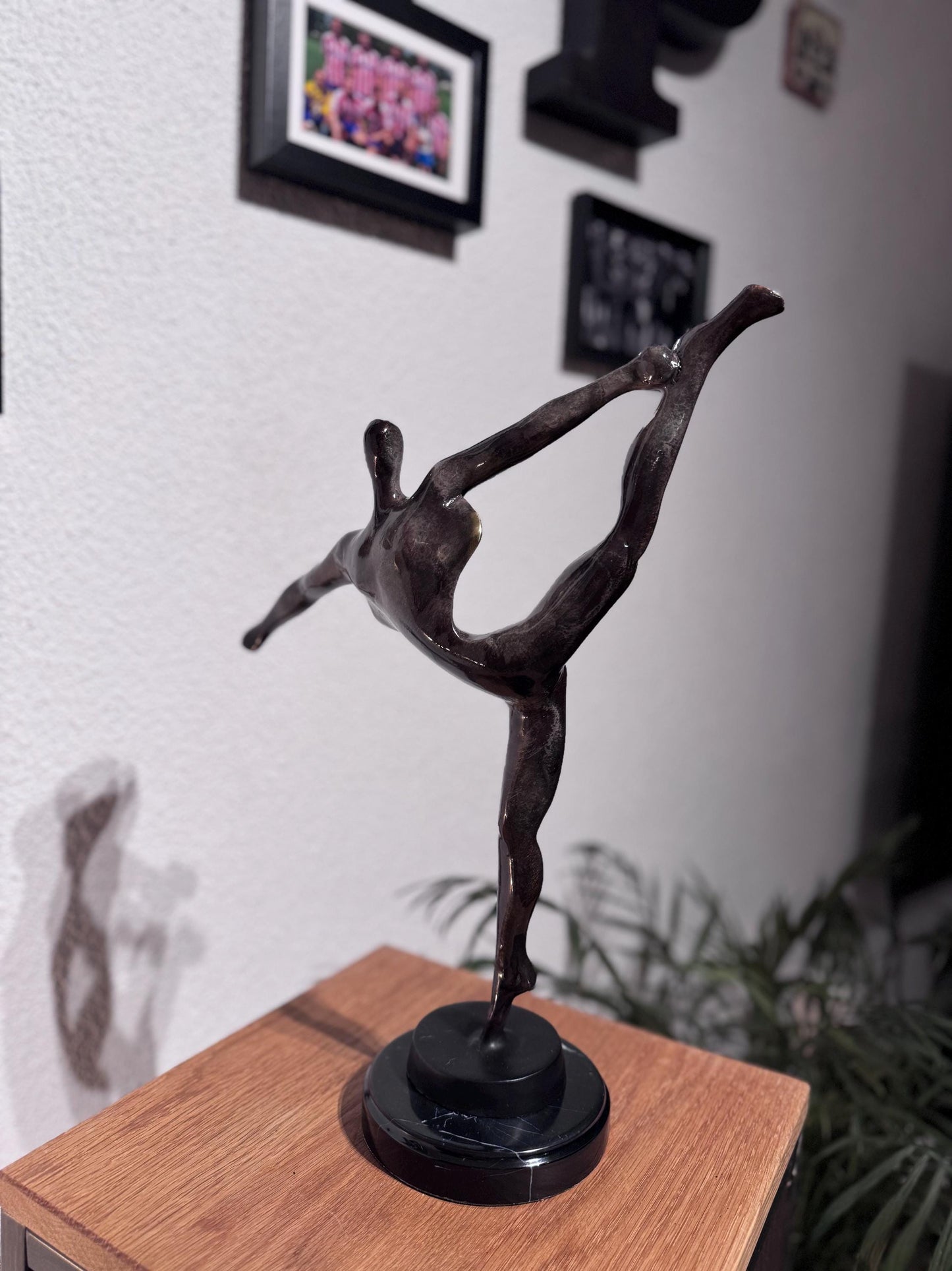 Poised Dancer – Bronze Sculpture. 34x15x42cm - 5Kg
