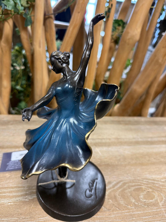 Twirl of Elegance – Bronze Sculpture. 12x12x27cm - 2Kg