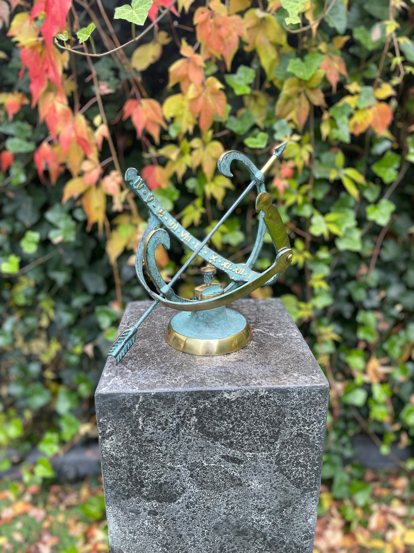 Sundial Arrow – Bronze Sculpture. 25x25x30cm