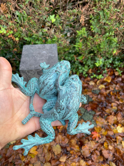 Duo Frogs – Bronze Sculpture. 13x11x17cm - 0.8Kg