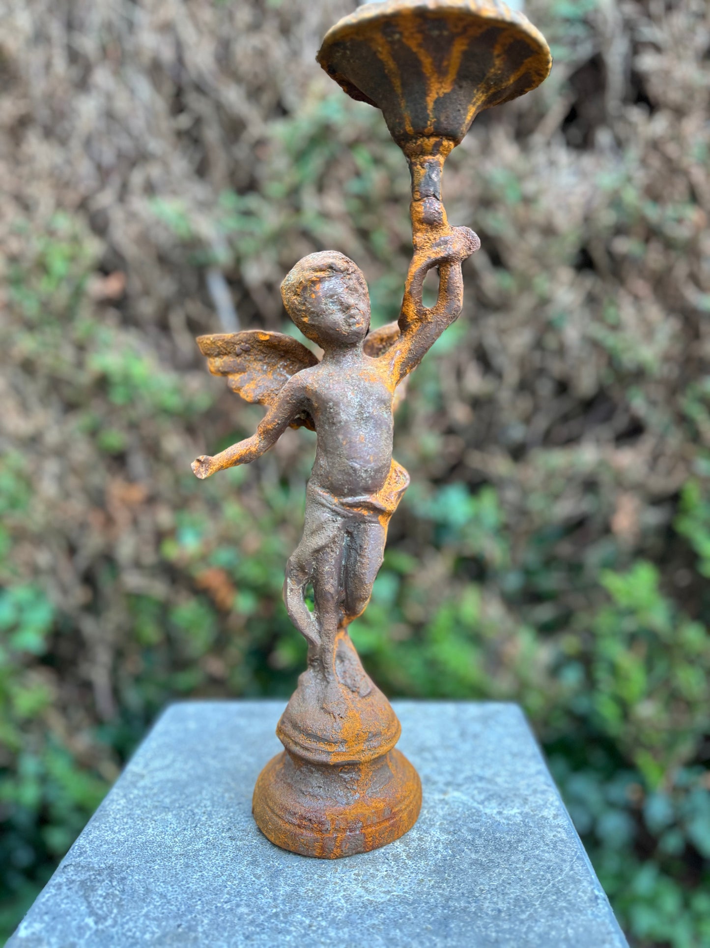 Castiçal Anjo em ferro fundido enferrujado - Decoração de casa e jardim - Interior - Vintage 39x20x15cm - 3,4 Kg
