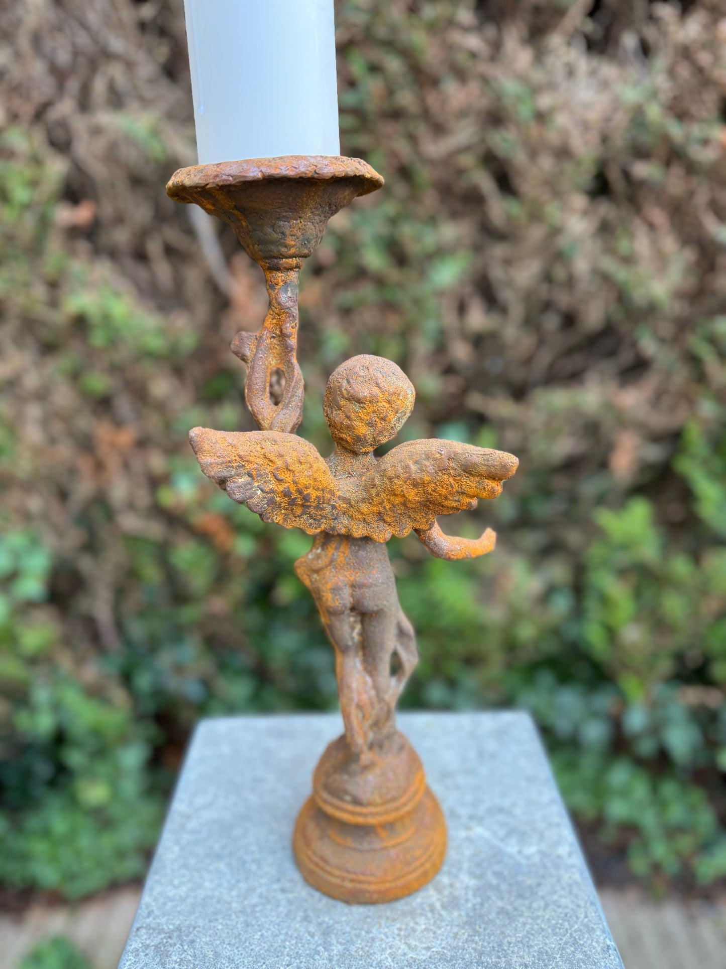 Castiçal Anjo em ferro fundido enferrujado - Decoração de casa e jardim - Interior - Vintage 39x20x15cm - 3,4 Kg