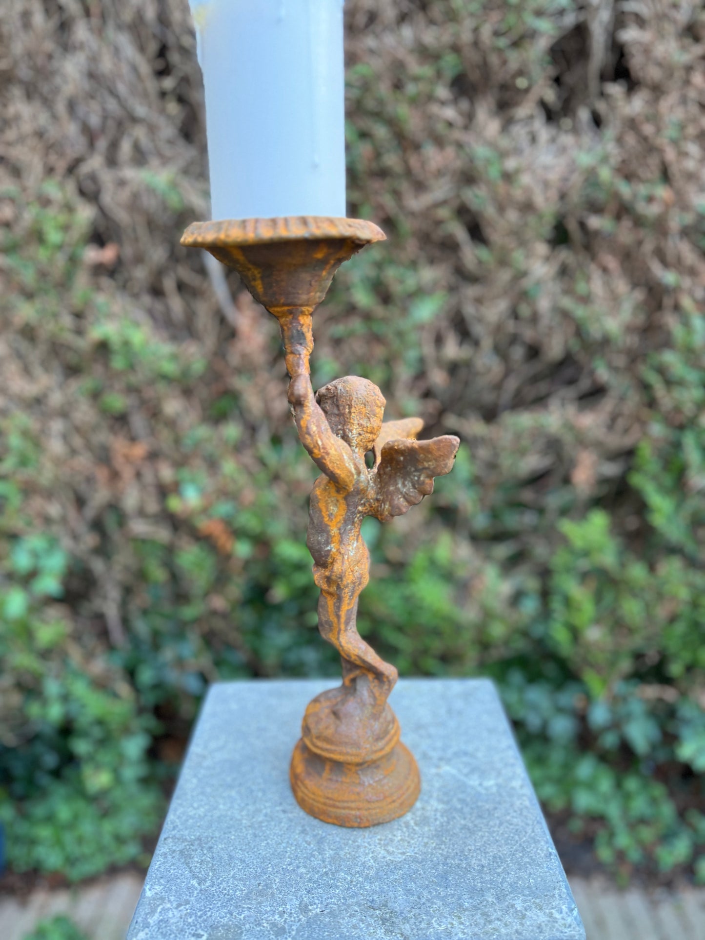 Castiçal Anjo em ferro fundido enferrujado - Decoração de casa e jardim - Interior - Vintage 39x20x15cm - 3,4 Kg