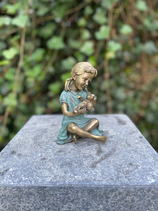 Teddy Hug – Bronze Sculpture. 10x9x14cm