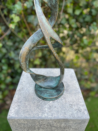 Flowing Form – Bronze Sculpture. 15x12x49cm - 1.7Kg