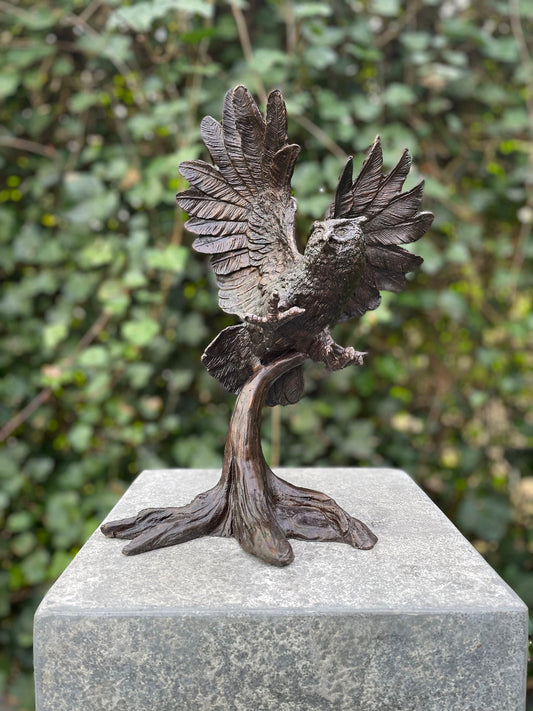 Majestic Owl in Flight – Bronze Sculpture. 19x23x30cm - 3Kg