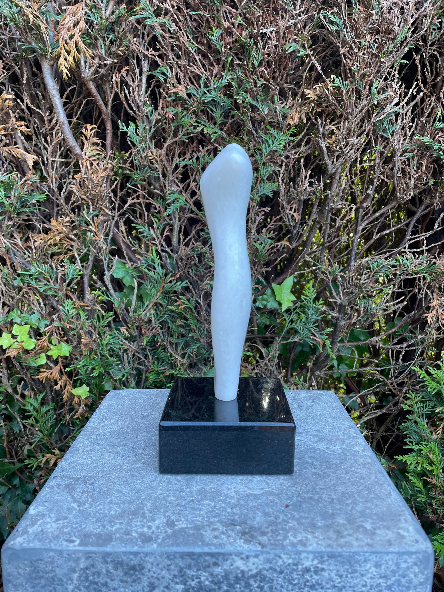 Feminine Form – Marble and Granite Sculpture. 25x6x3cm