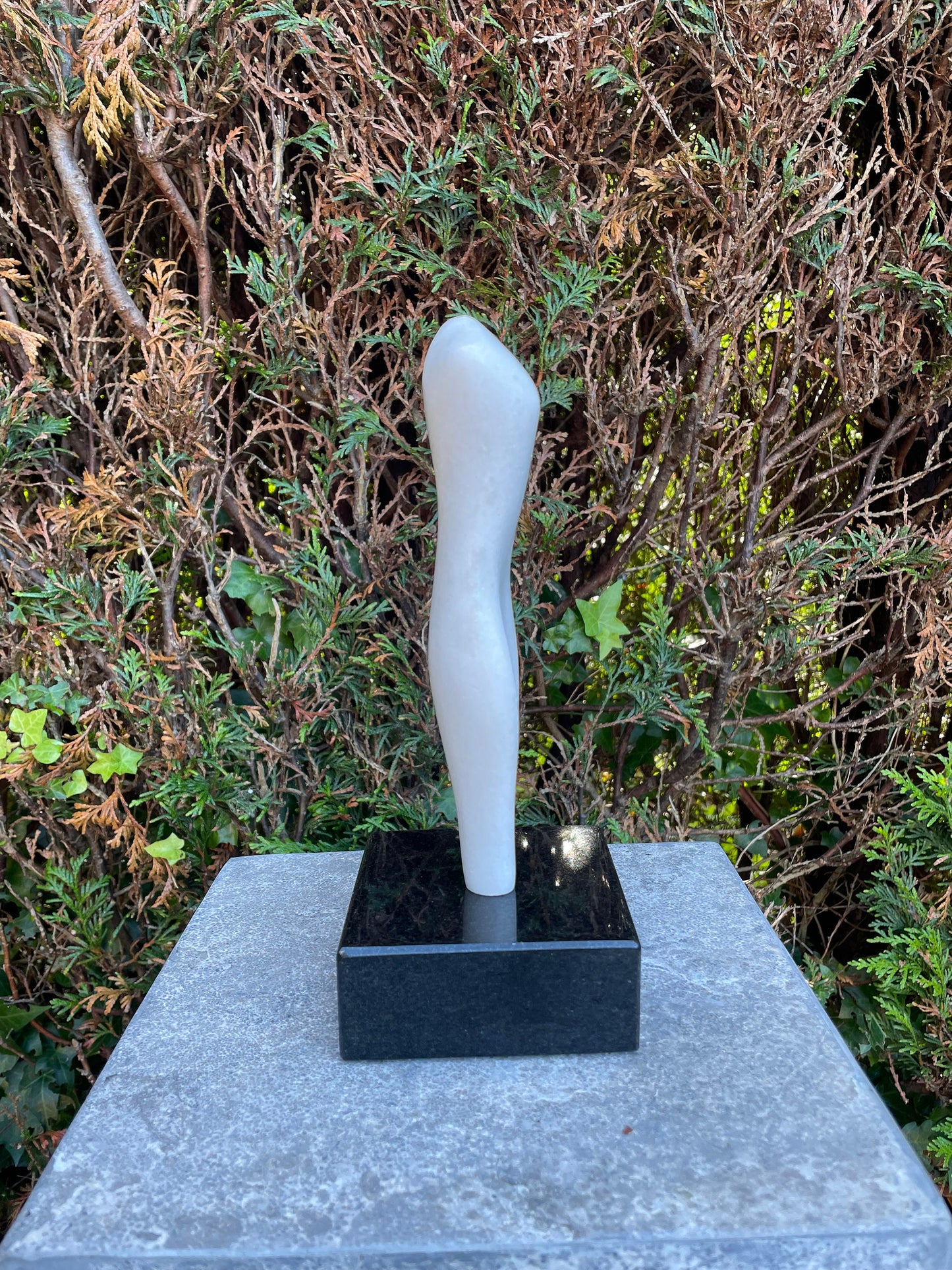 Feminine Form – Marble and Granite Sculpture. 25x6x3cm